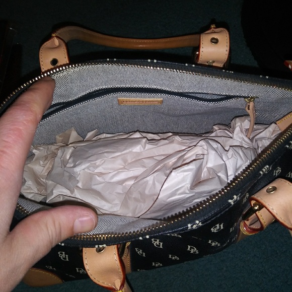 Doonie & Bourke Handbag - Picture 3 of 4